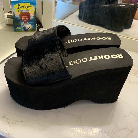 Rocket Dog Black Velvet Platform Sandals - Picture 2 of 3